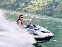 Seru Banget! Nih Aksi Fuji Main Jetski Di Danau Toba Seru Banget! Nih Aksi Fuji Main Jetski Di Danau Toba
