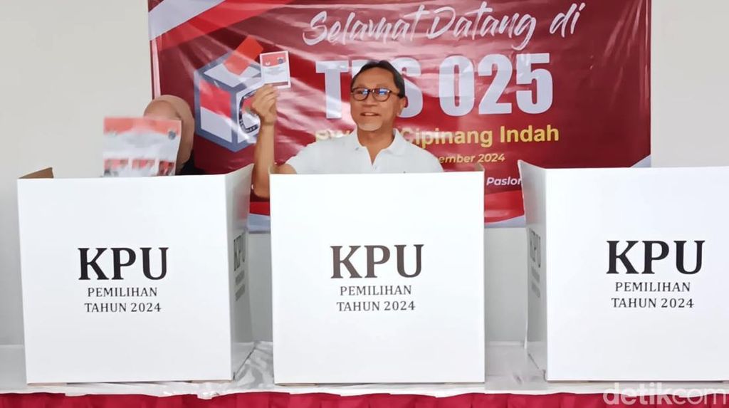 Gaya Menteri Ekonomi Prabowo Nyoblos Pilkada