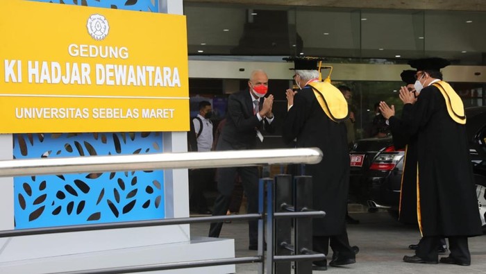 Gedung Ki Hajar Dewantara di UNS.