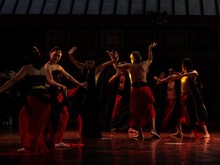 Hari Tari Dunia Dirayakan dengan 24 Jam Menari di Solo Hari Tari Dunia Dirayakan dengan 24 Jam Menari di Solo