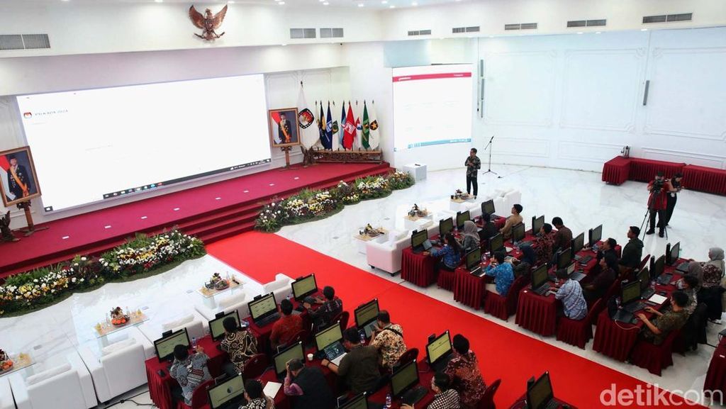 Potret KPU Pantau Rekapitulasi Suara Pilkada 2024