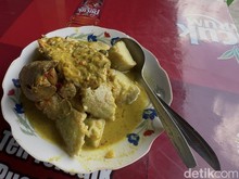 Sedapnya Lontong Tuyuhan Khas Rembang dengan Kuah Gurih Kental