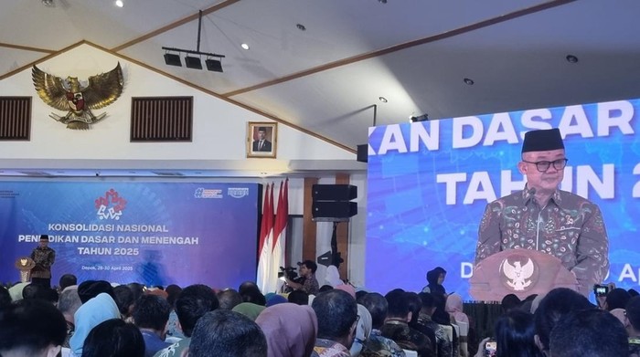 Mendikdasmen Abdul Muti bahas guru yang mengajarkan deep learning dan koding-AI akan menjalani pelatihan.