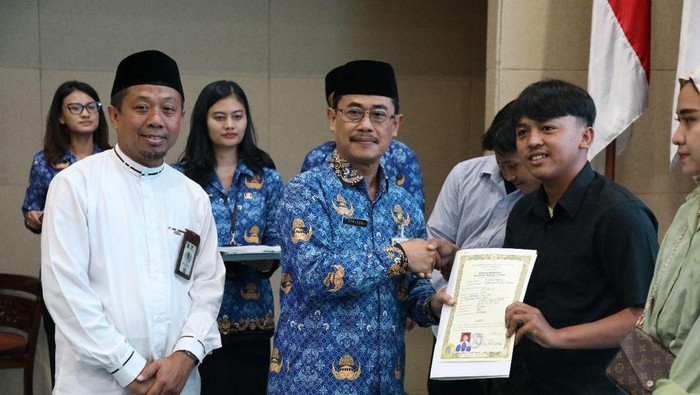 Pemprov Jakarta tebis 117 ijazah siswa yang ditahan sekolah