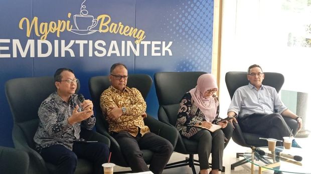 Plt Direktur Pembelajaran dan Kemahasiswaan Kemendiktisaintek, Berry Juliandi {Paling Kiri]