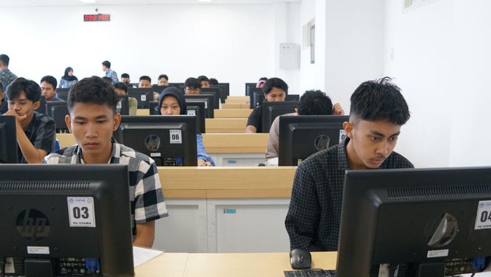 Suasana UTBK di ITS.