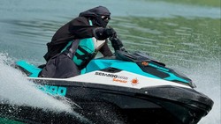 Main Jetski Berbusana Syari, Umi Pipik: Gak Ribet Sama Sekali