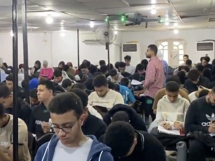 Drone awasi ujian di kampus Mesir China
